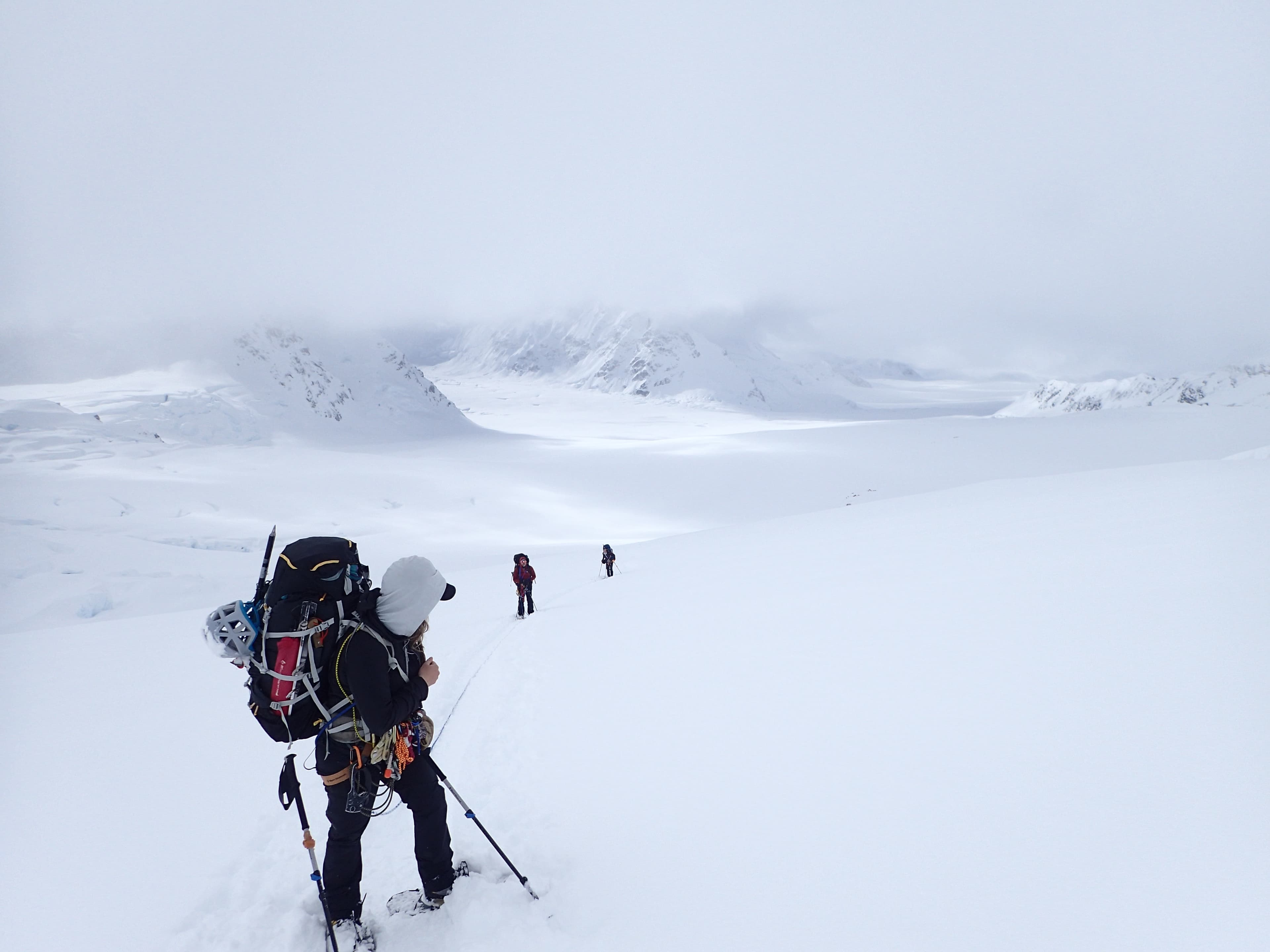 Day 6: finally we move & cache at Kahiltna pass